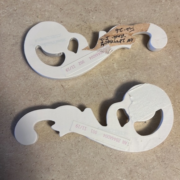 Wall decor moulding - painted white 5"W X 2 1/2"H - Picture 5 of 5